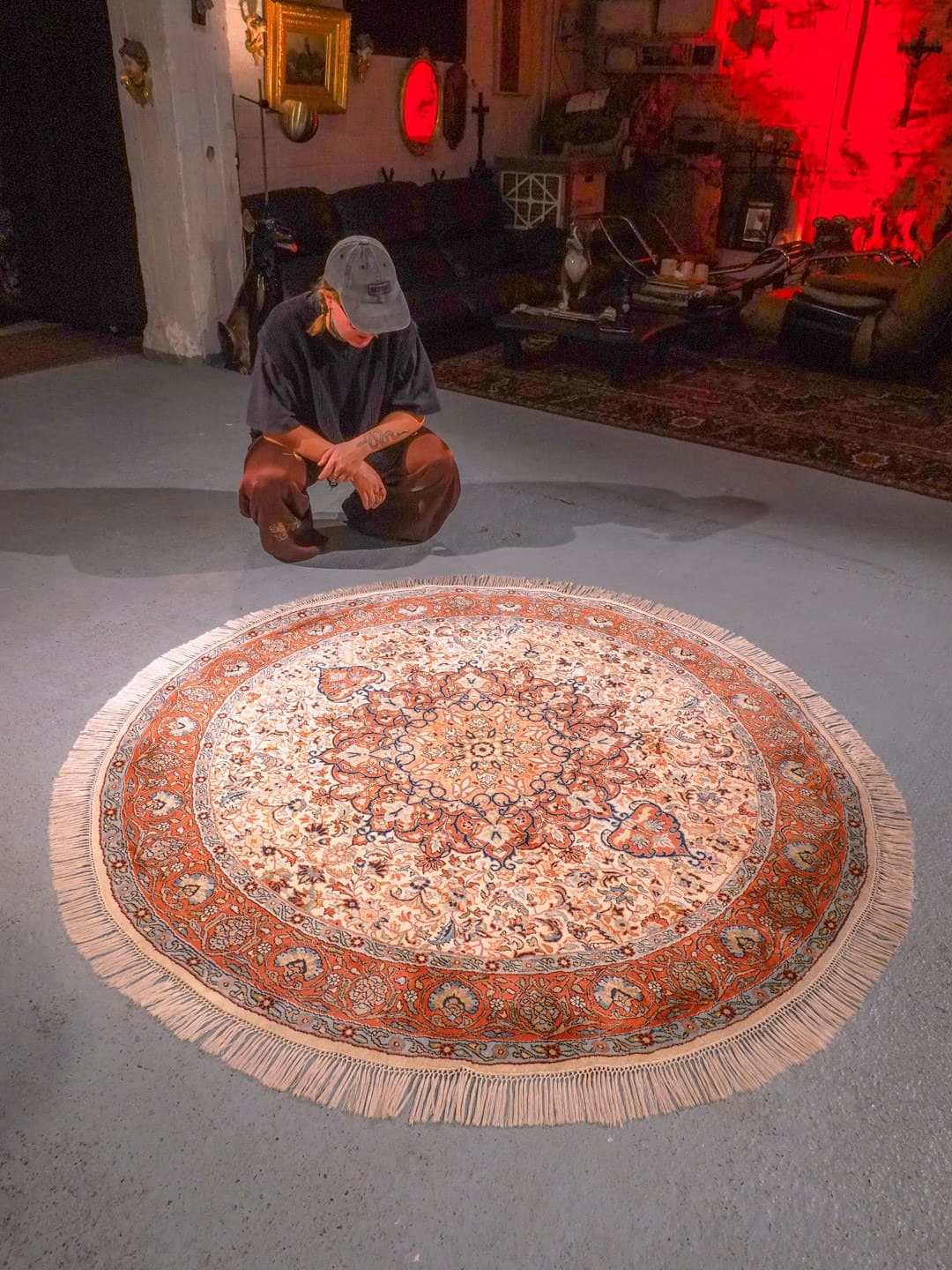 Vaalea käsinsolmittu Kashmir-silkkimatto, 152 × 152 cm