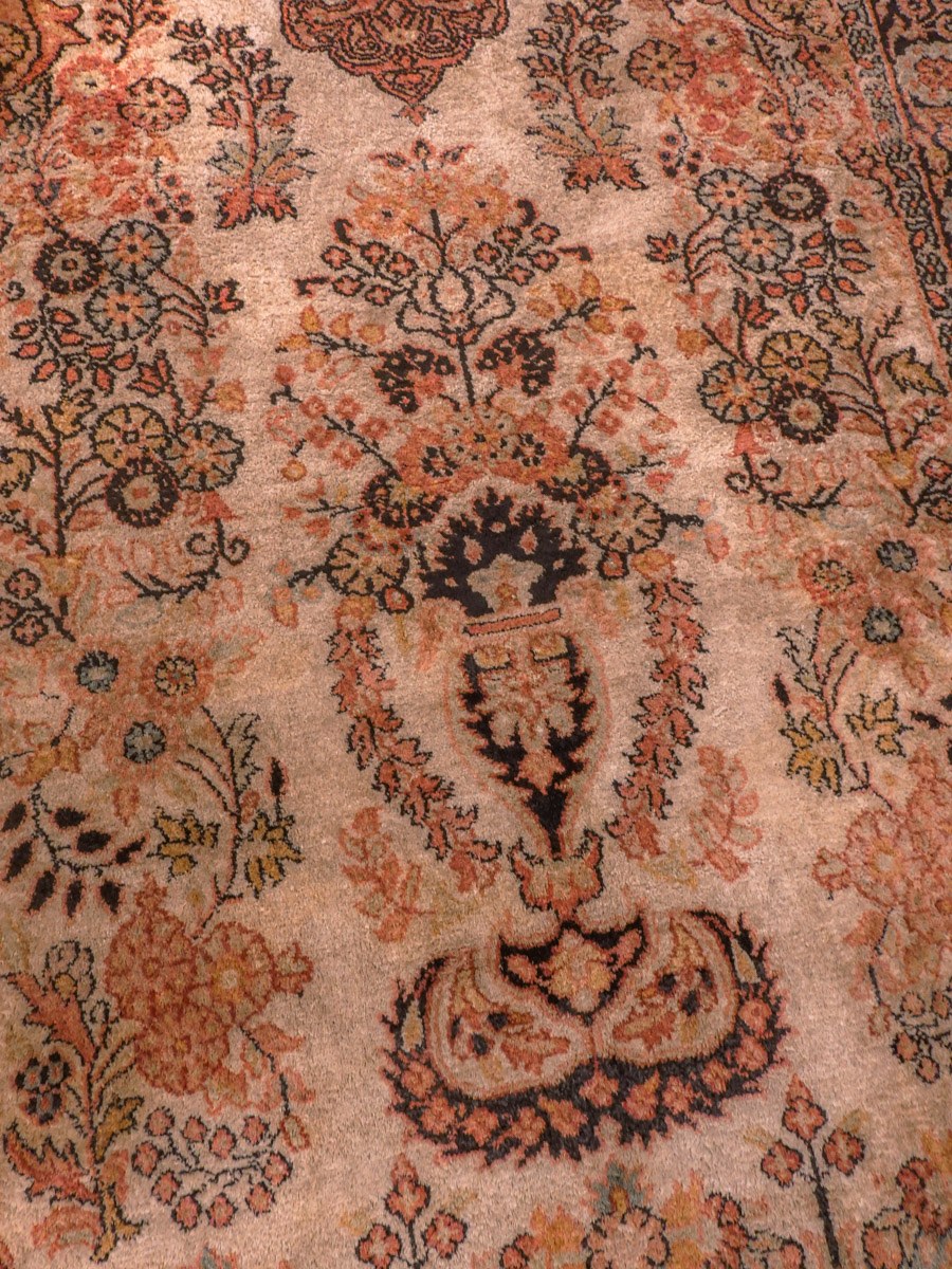 Vaalea käsinsolmittu Kashmir-silkkimatto, 164 × 96 cm