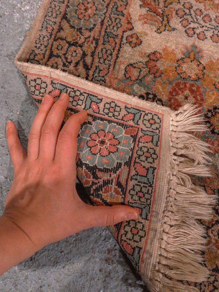 Vaalea käsinsolmittu Kashmir-silkkimatto, 164 × 96 cm