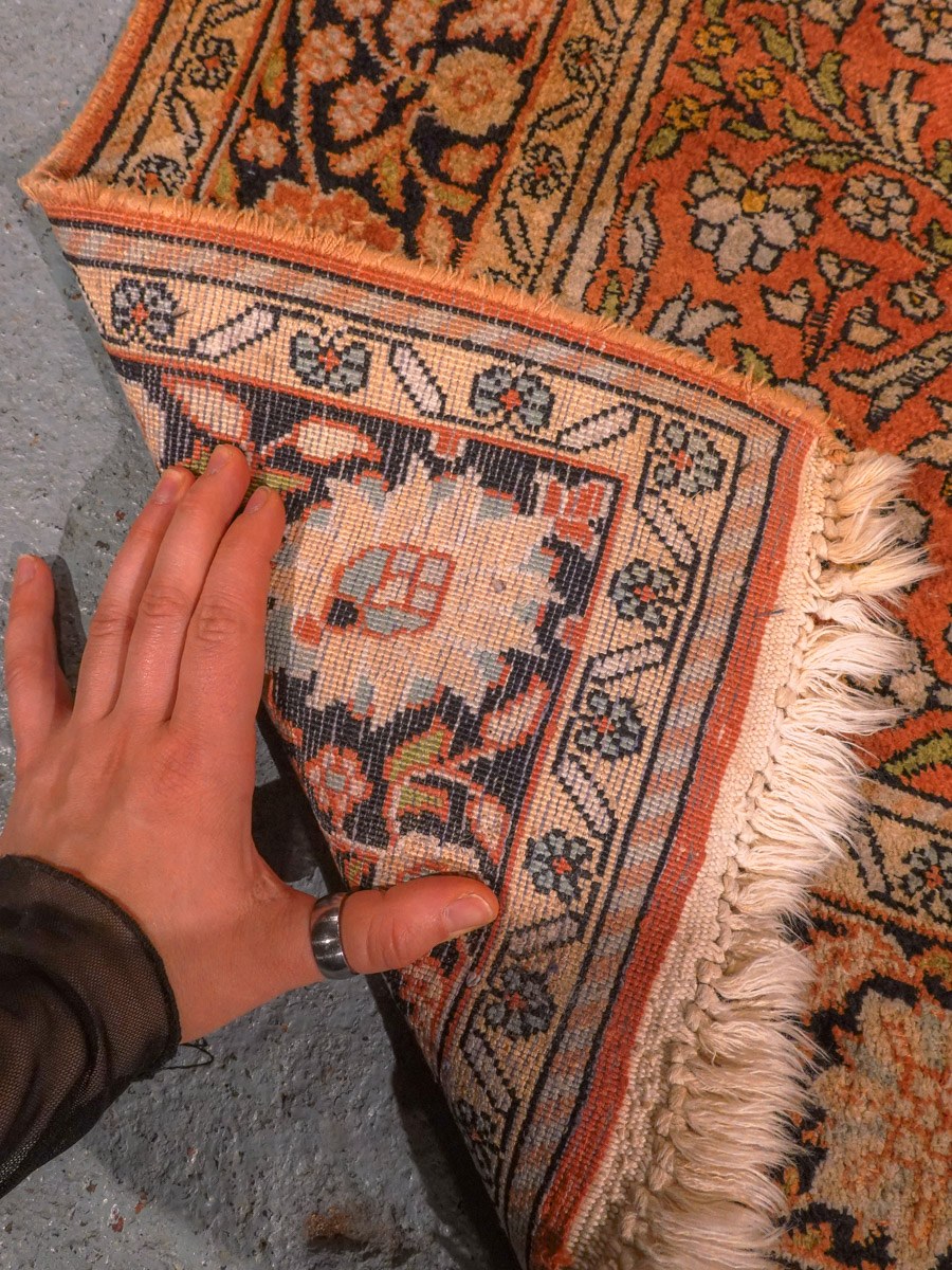 Maanläheinen käsinsolmittu Kashmir-silkkimatto, 194 × 123 cm