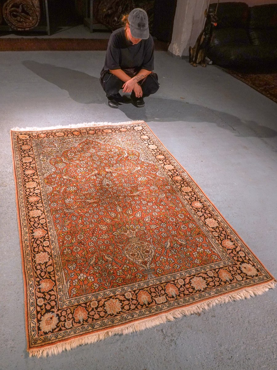 Maanläheinen käsinsolmittu Kashmir-silkkimatto, 194 × 123 cm