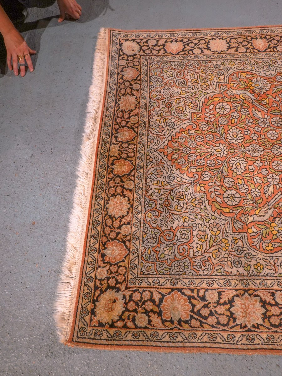 Maanläheinen käsinsolmittu Kashmir-silkkimatto, 194 × 123 cm