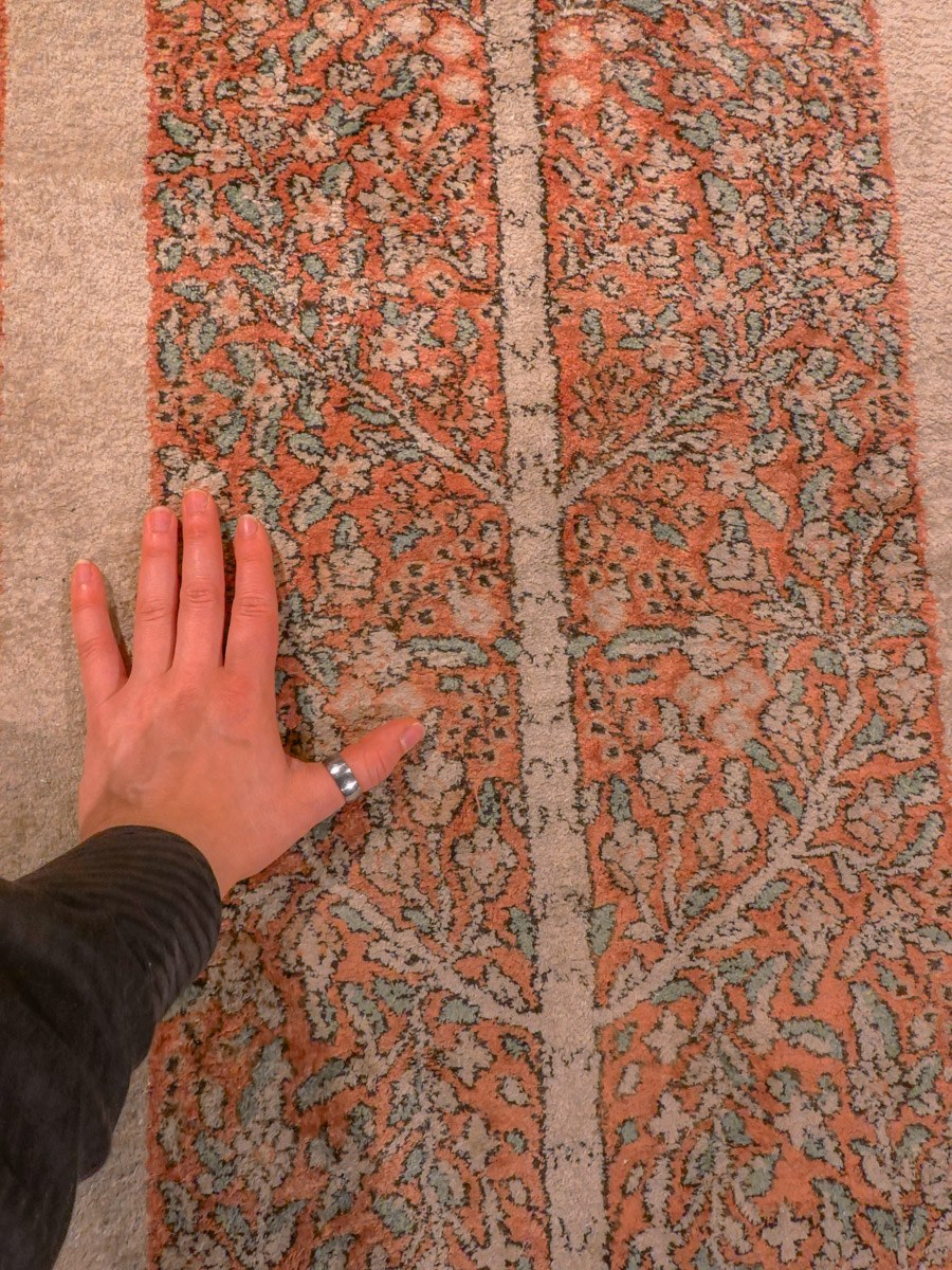 Maanläheinen käsinsolmittu Kashmir-silkkimatto, 197 × 127 cm