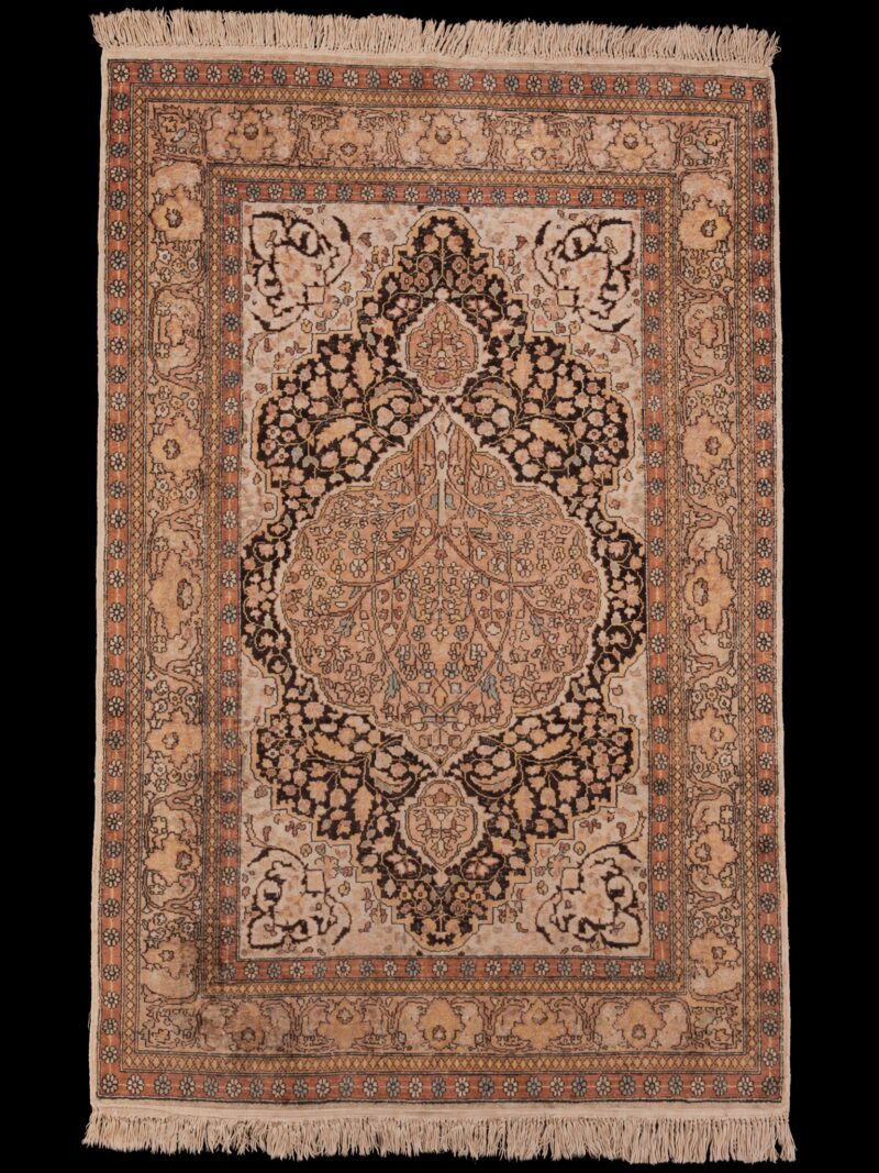 Vaalea käsinsolmittu Kashmir-silkkimatto, 200 × 127 cm