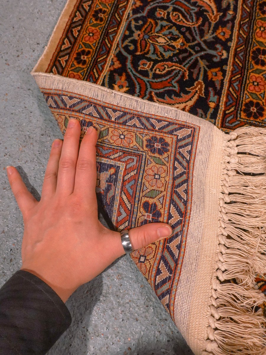Vaalea käsinsolmittu Kashmir-silkkimatto, 285 × 184 cm