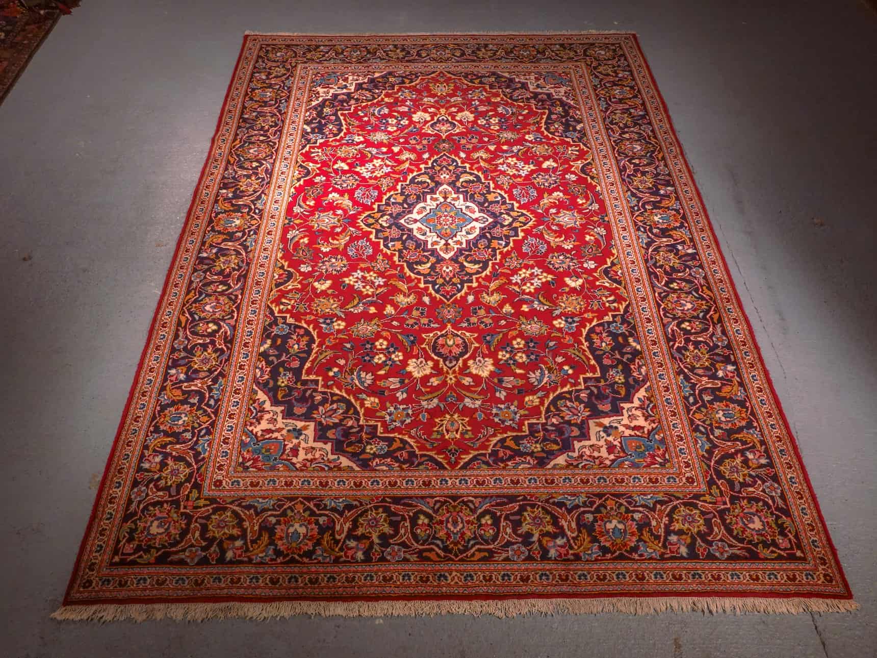 Punainen käsinsolmittu Keshan-villamatto, 345 × 245 cm