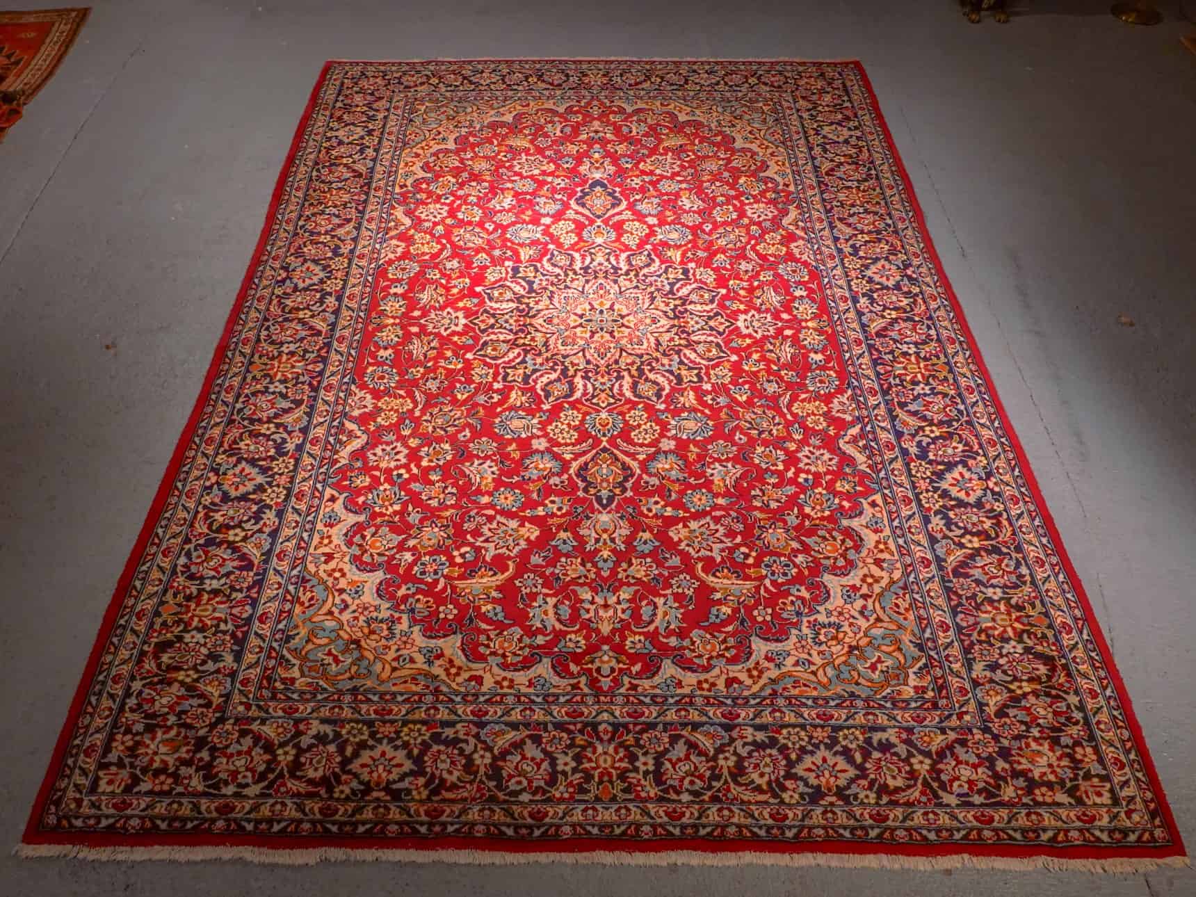 Punainen käsinsolmittu Keshan-villamatto, 365 × 272 cm