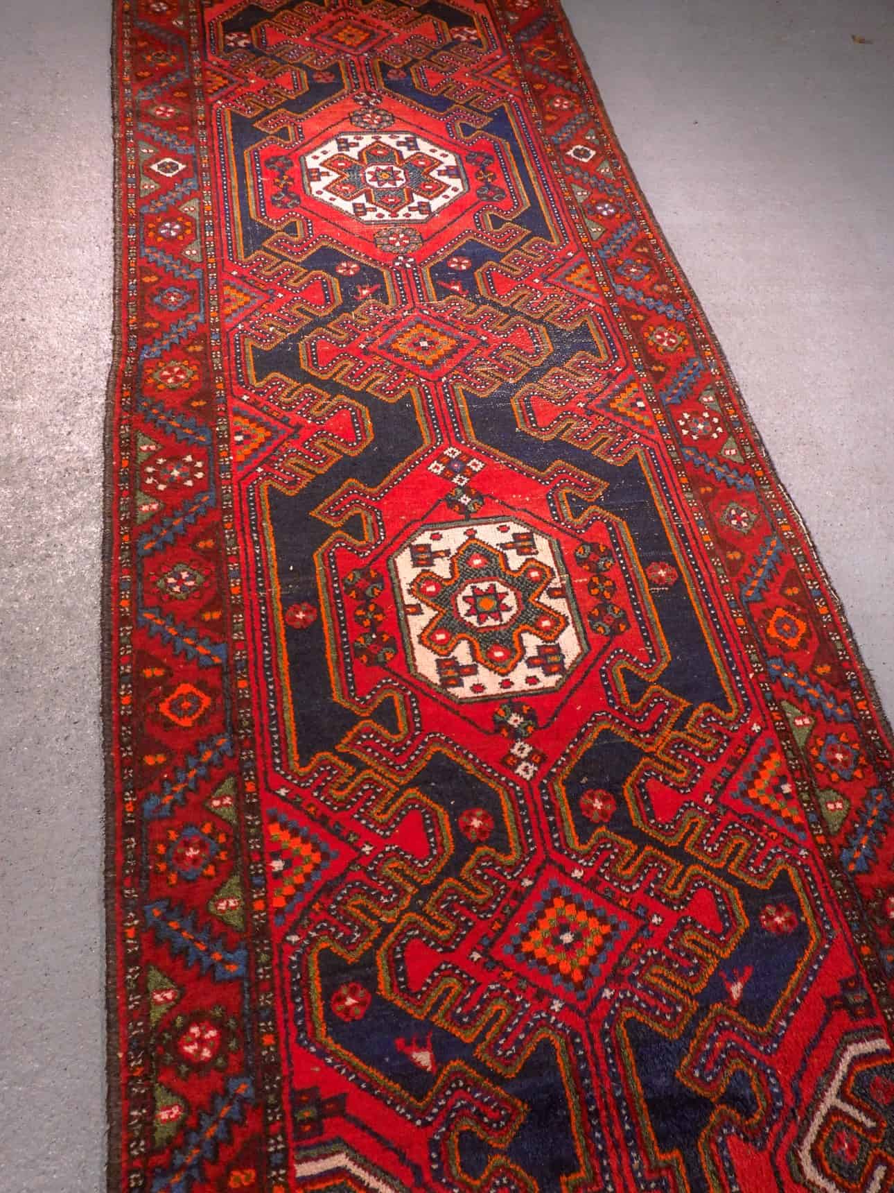 Punainen käsinsolmittu Malayer-villamatto, 300 × 103 cm