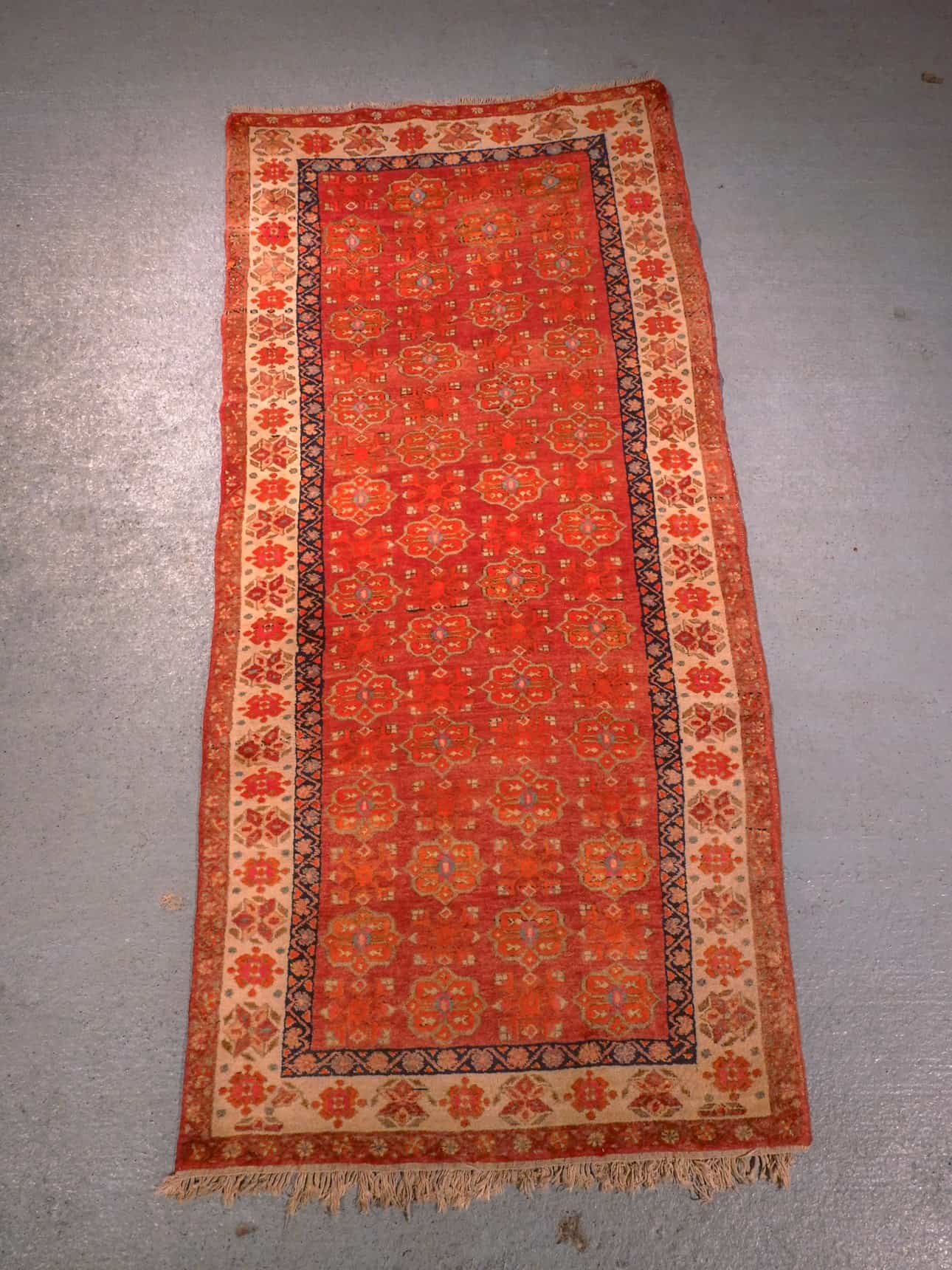 Punainen käsinsolmittu Meshkin-villamatto, 225 × 105 cm
