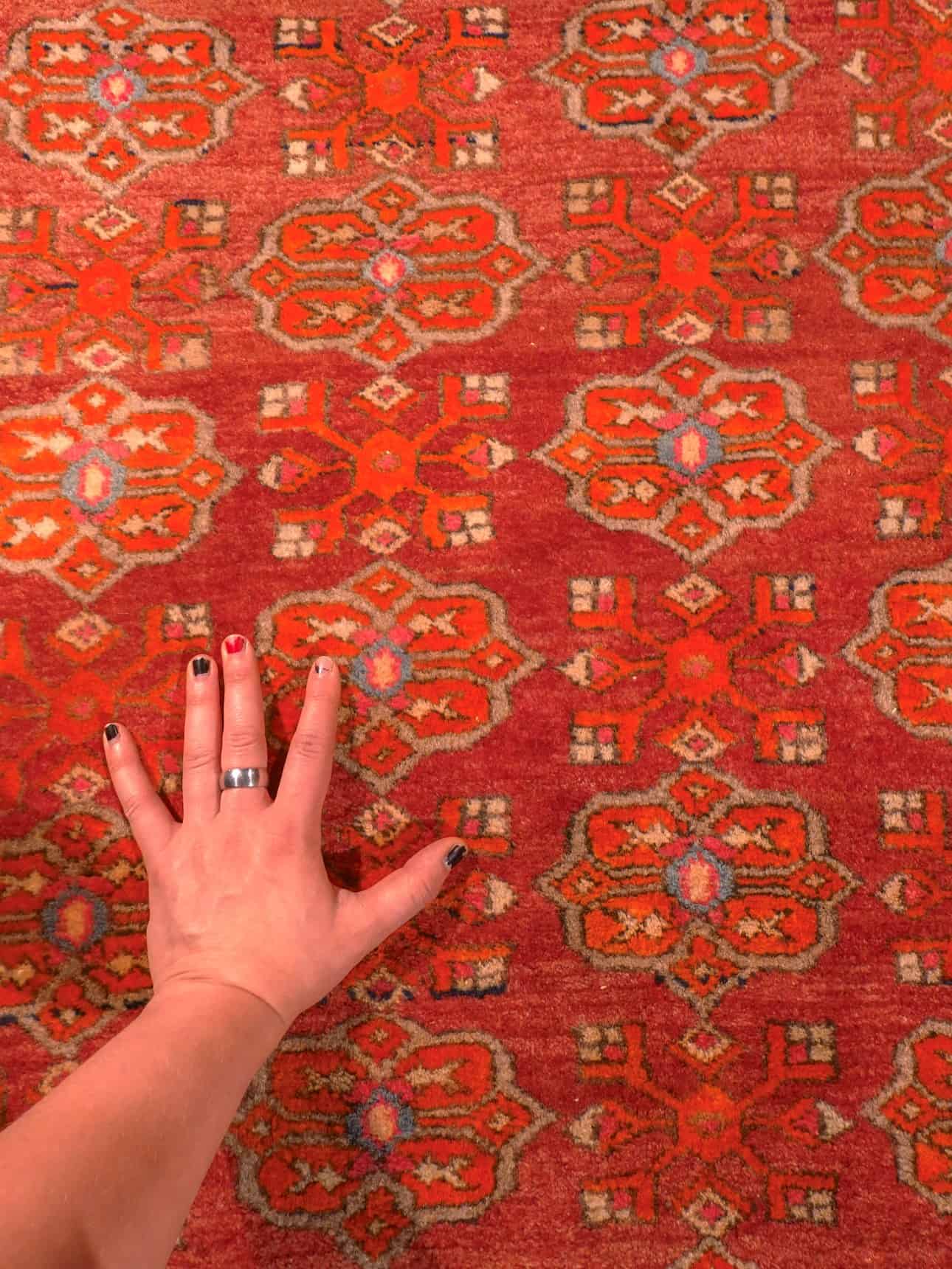 Punainen käsinsolmittu Meshkin-villamatto, 225 × 105 cm