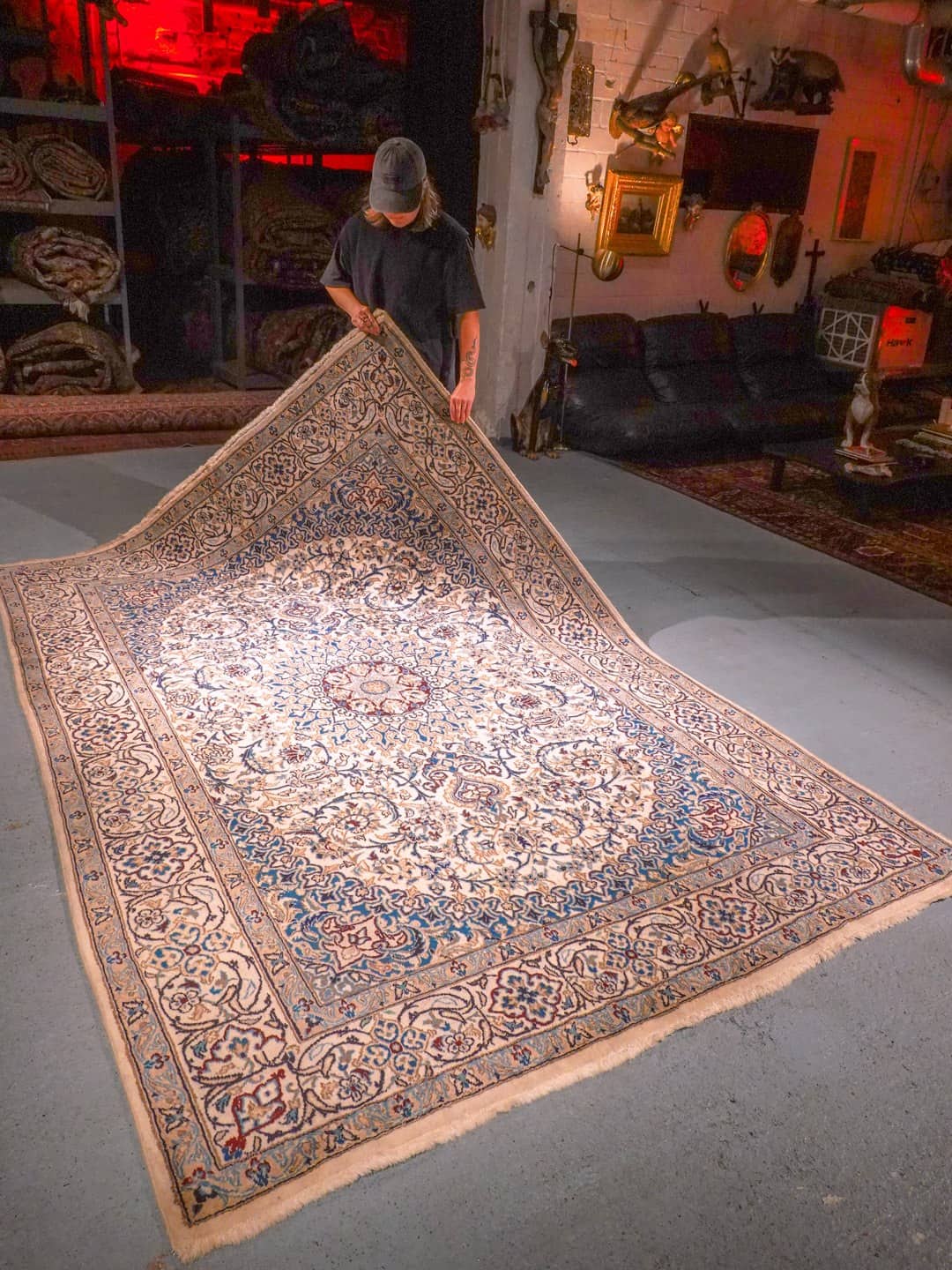 Vaalea käsinsolmittu Nain-villamatto, 287 × 190 cm