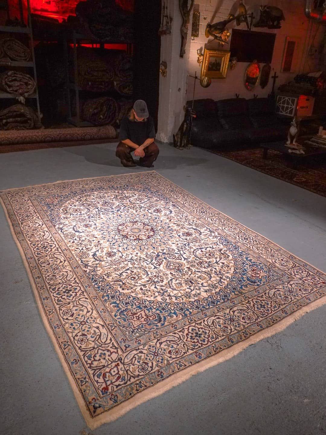 Vaalea käsinsolmittu Nain-villamatto, 287 × 190 cm