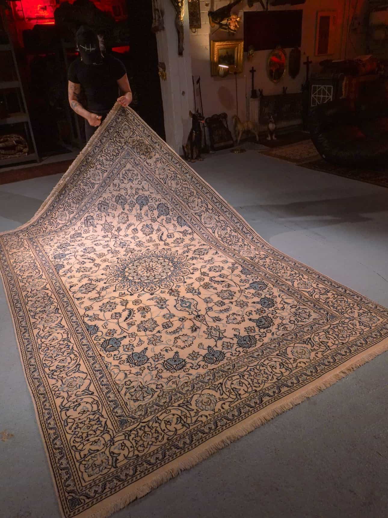 Vaalea käsinsolmittu Nain-villamatto, 305 × 200 cm