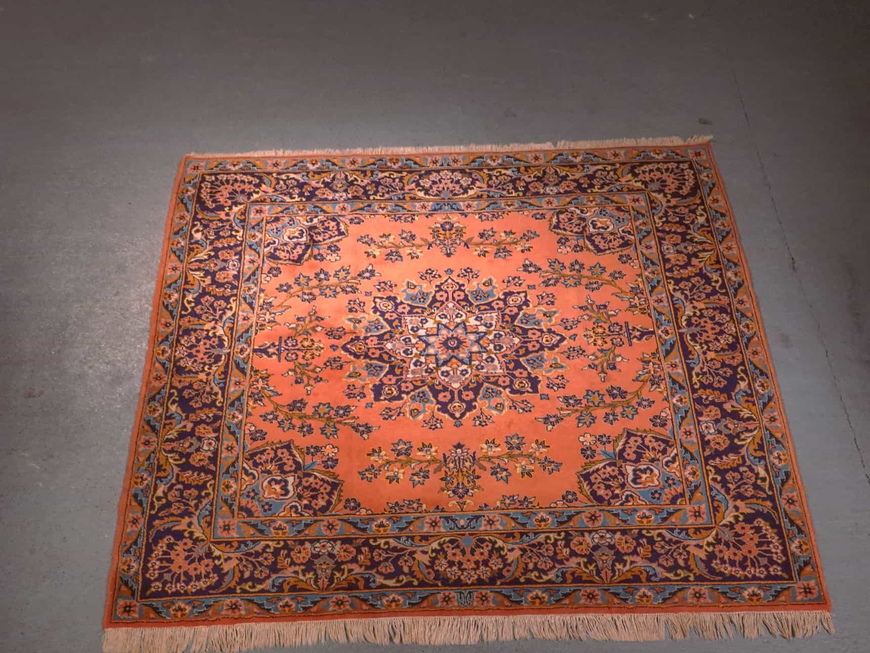 Maanläheinen käsinsolmittu Sarouk-villamatto, 205 × 200 cm