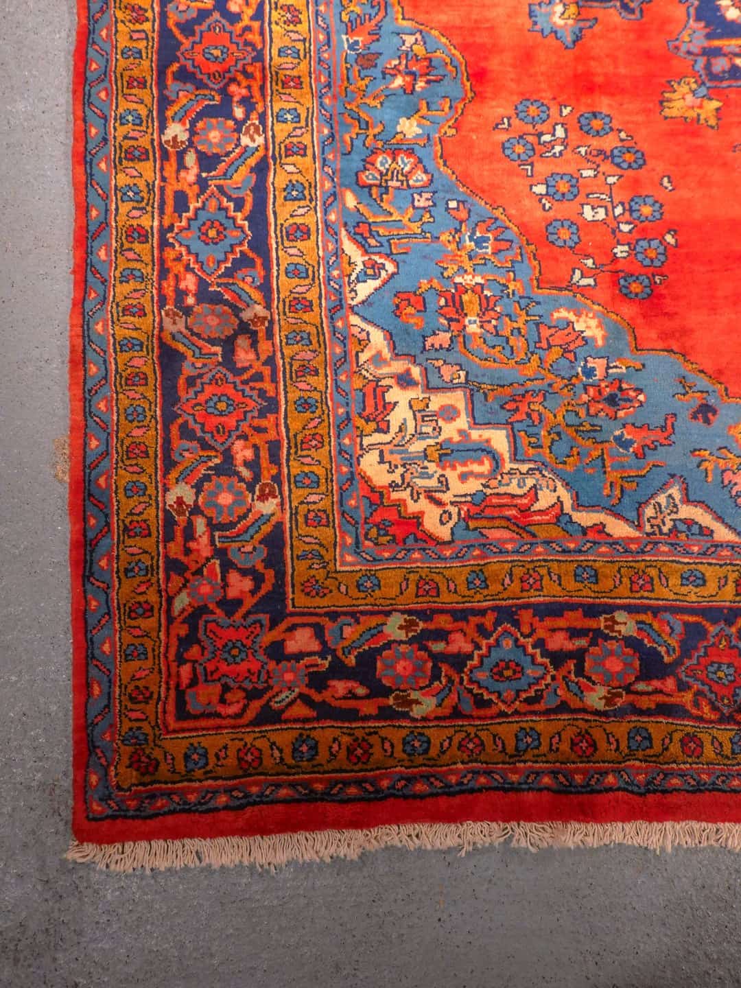 Punainen käsinsolmittu Sarouk-villamatto, 305 × 220 cm