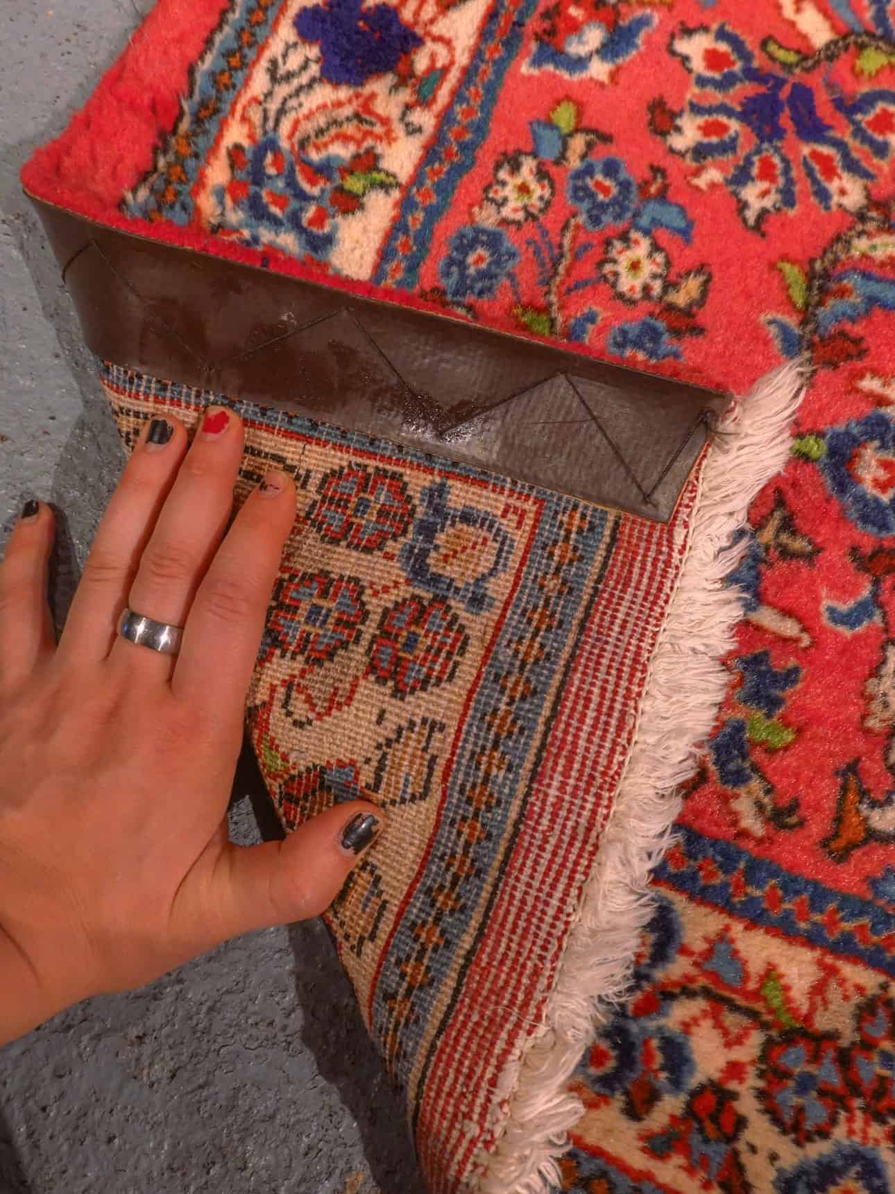 Punainen käsinsolmittu Sarouk-villamatto, 325 × 75 cm