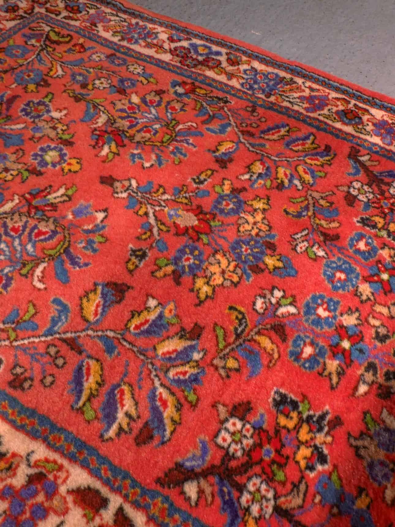 Punainen käsinsolmittu Sarouk-villamatto, 325 × 75 cm