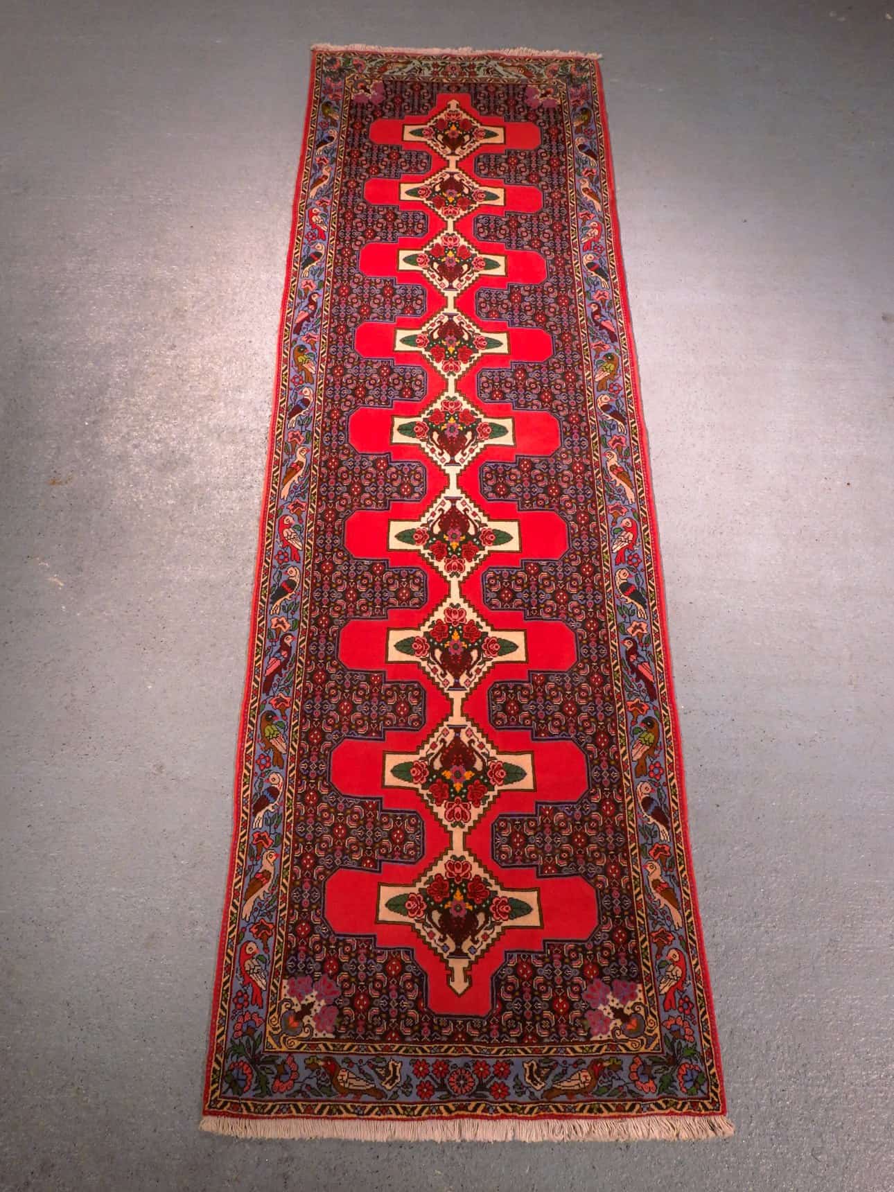 Punainen käsinsolmittu Senneh-villamatto, 314 × 93 cm