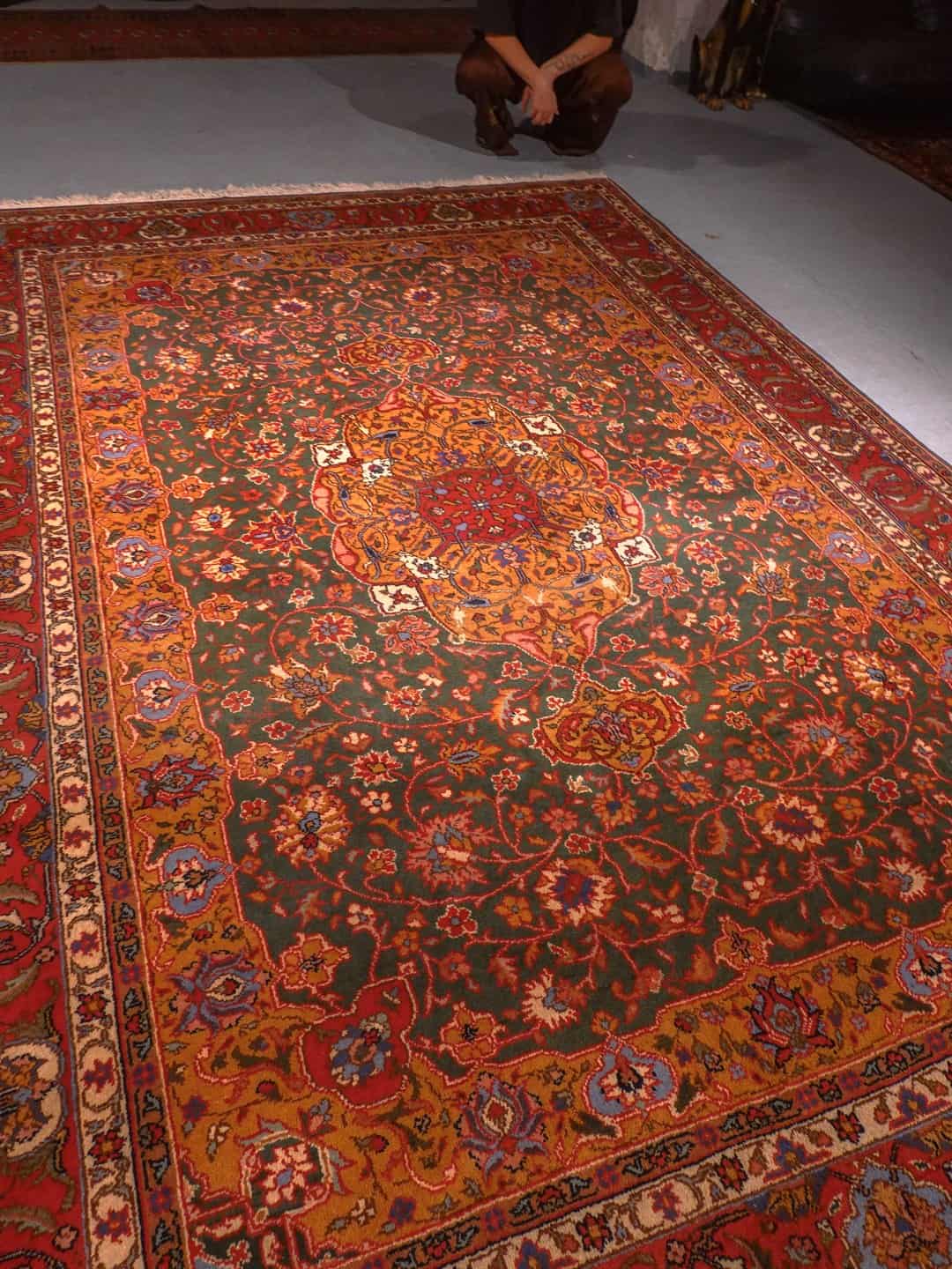 Maanläheinen käsinsolmittu Tabriz-villamatto, 311 × 222 cm