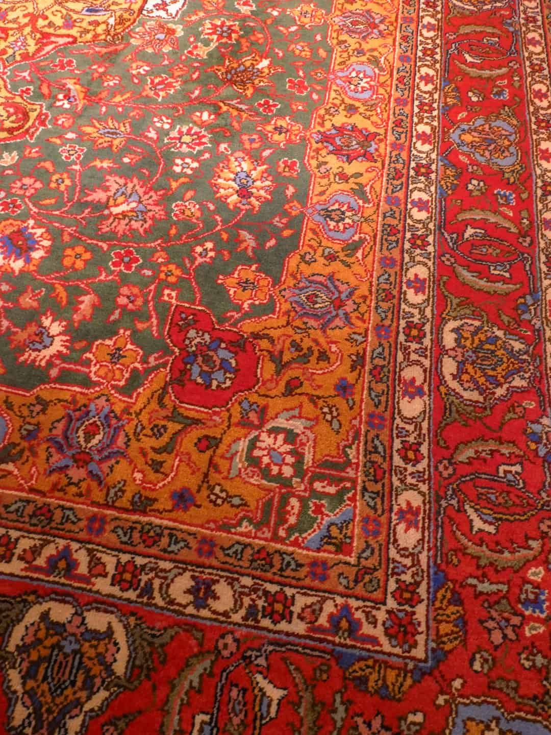Maanläheinen käsinsolmittu Tabriz-villamatto, 311 × 222 cm