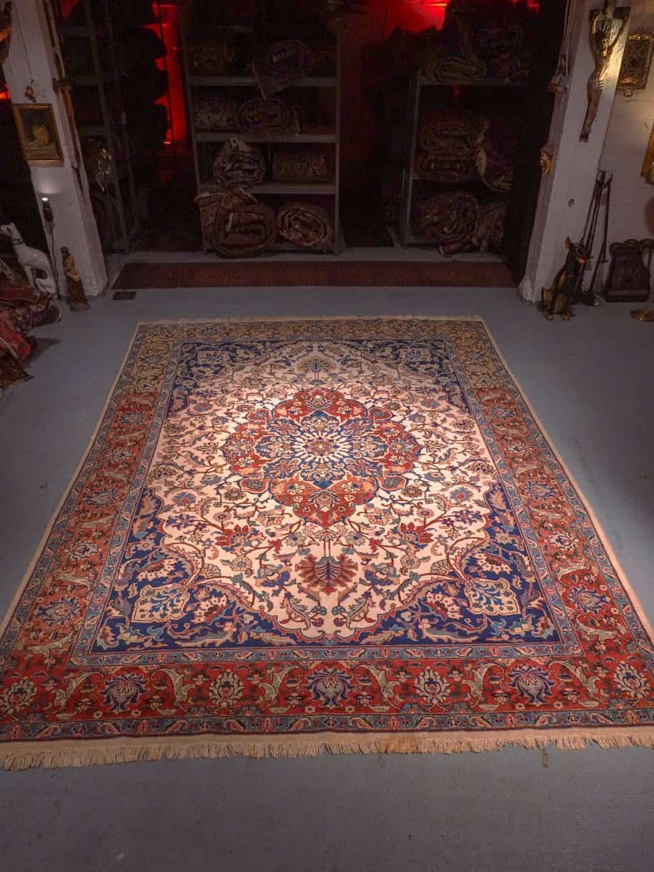 Vaalea käsinsolmittu Tabriz-villamatto, 410 × 303 cm