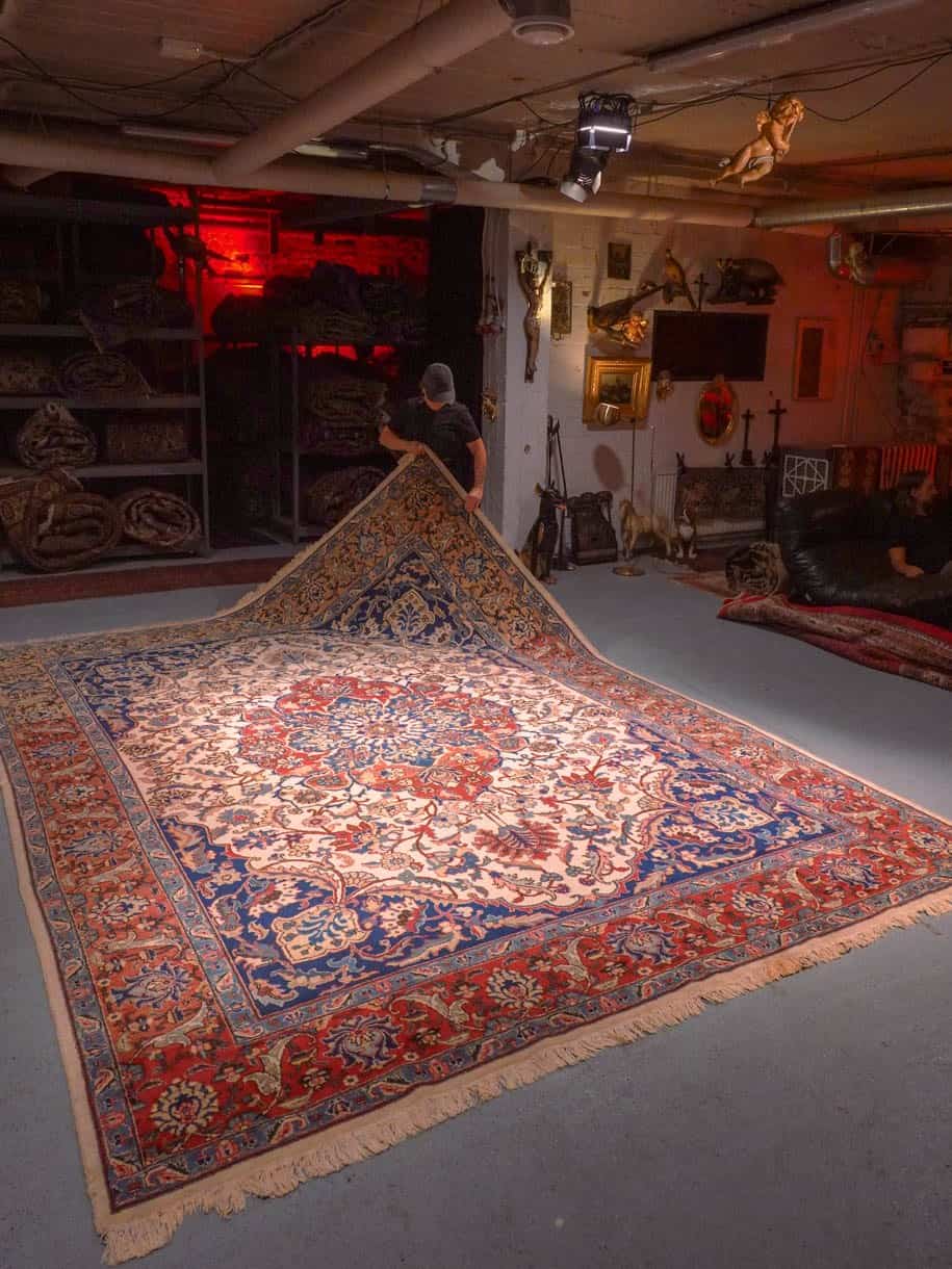 Vaalea käsinsolmittu Tabriz-villamatto, 410 × 303 cm