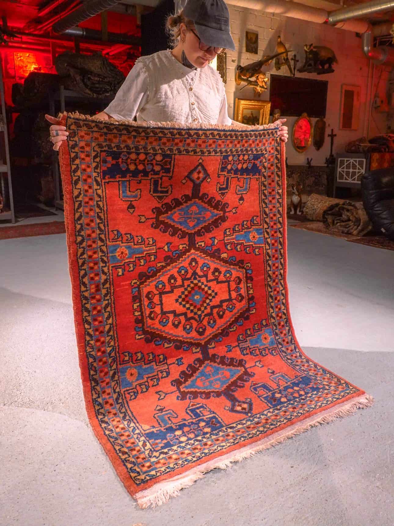 Punainen käsinsolmittu Wiss-villamatto, 150 × 106 cm
