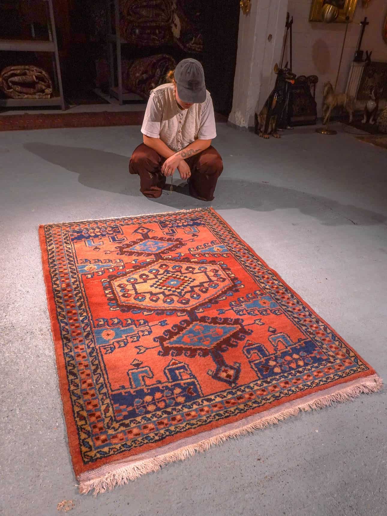 Punainen käsinsolmittu Wiss-villamatto, 150 × 106 cm