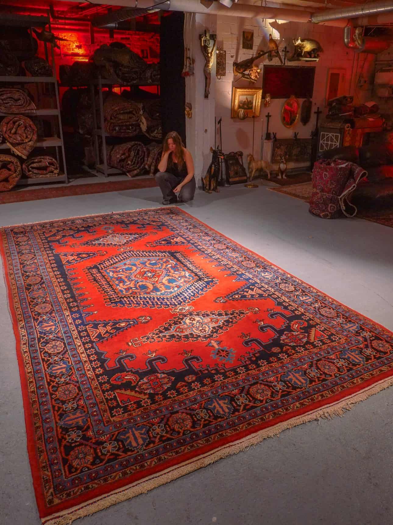 Punainen käsinsolmittu Wiss-villamatto, 390 × 225 cm