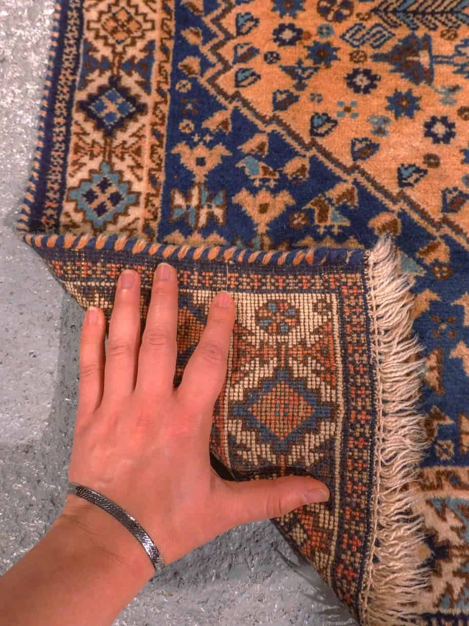 Maanläheinen käsinsolmittu Yalame-villamatto, 146 × 102 cm