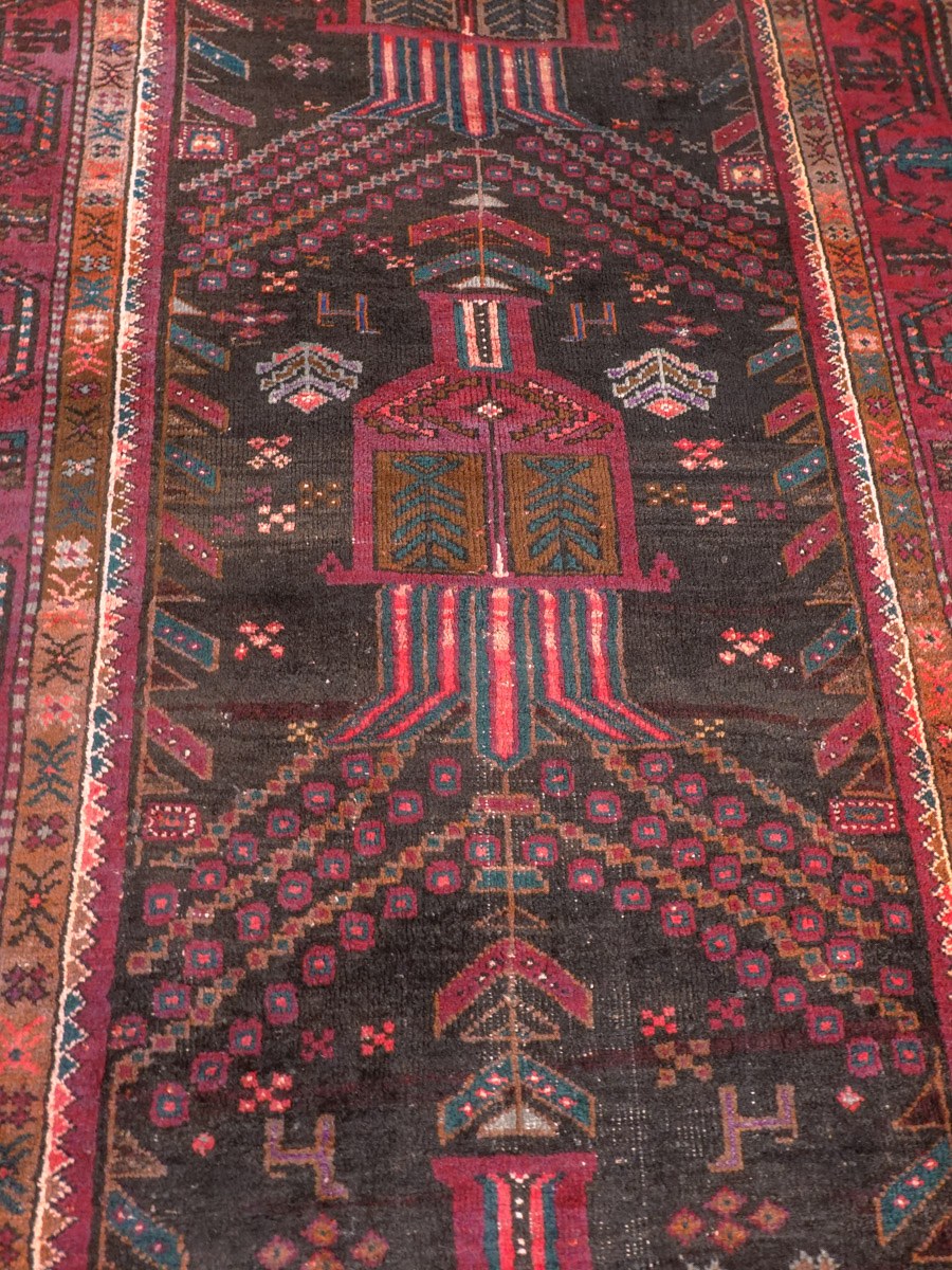 Punainen käsinsolmittu Balutsi-villamatto, 318 × 136 cm