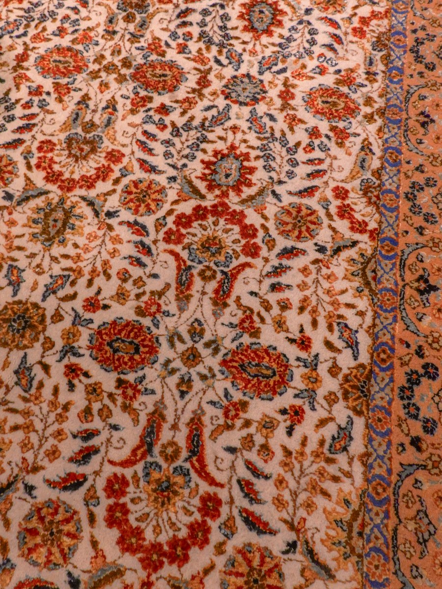Vaalea käsinsolmittu Ghom-villamatto, 159 × 95 cm