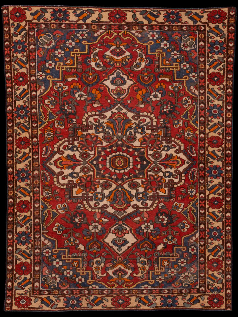 Punainen käsinsolmittu Bahtijaari-villamatto, 194 × 155 cm