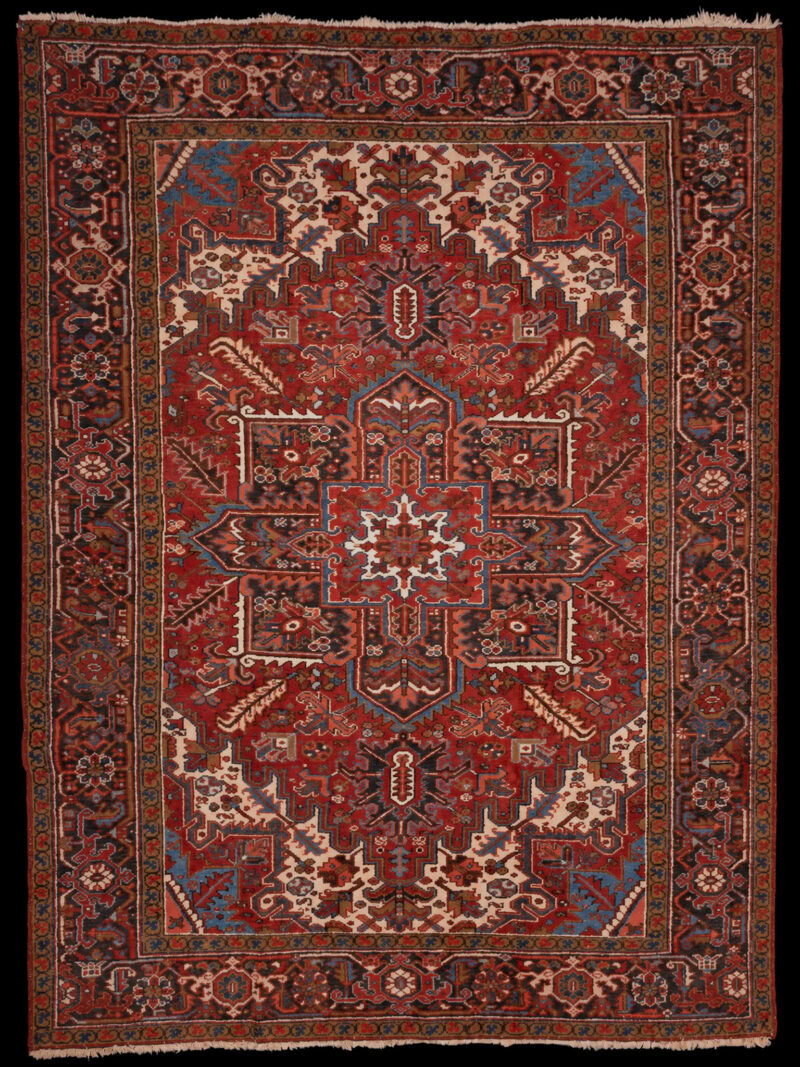 Punainen käsinsolmittu Heriz-villamatto, 276 × 225 cm