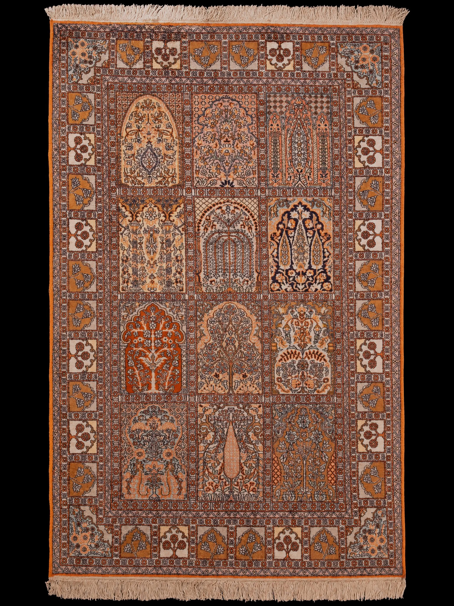 Vaalea käsinsolmittu Kashmir-silkkimatto, 199 × 124 cm