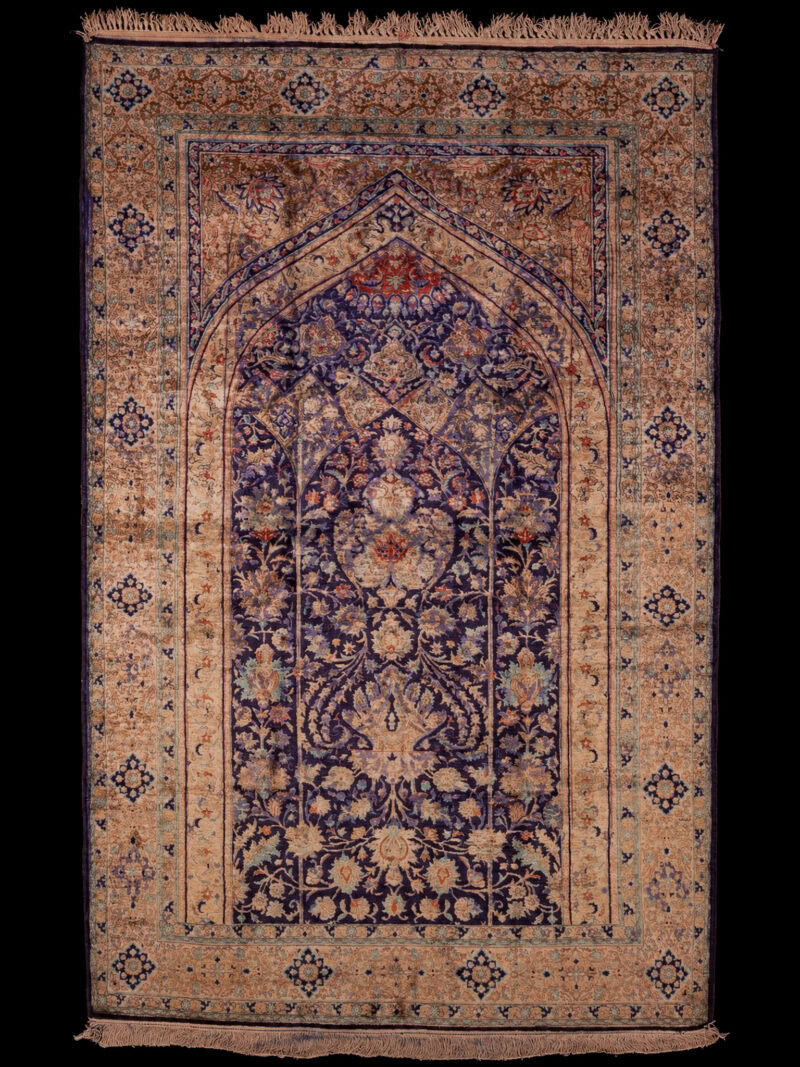 Muu käsinsolmittu Ghom-silkkimatto, 212 × 133 cm