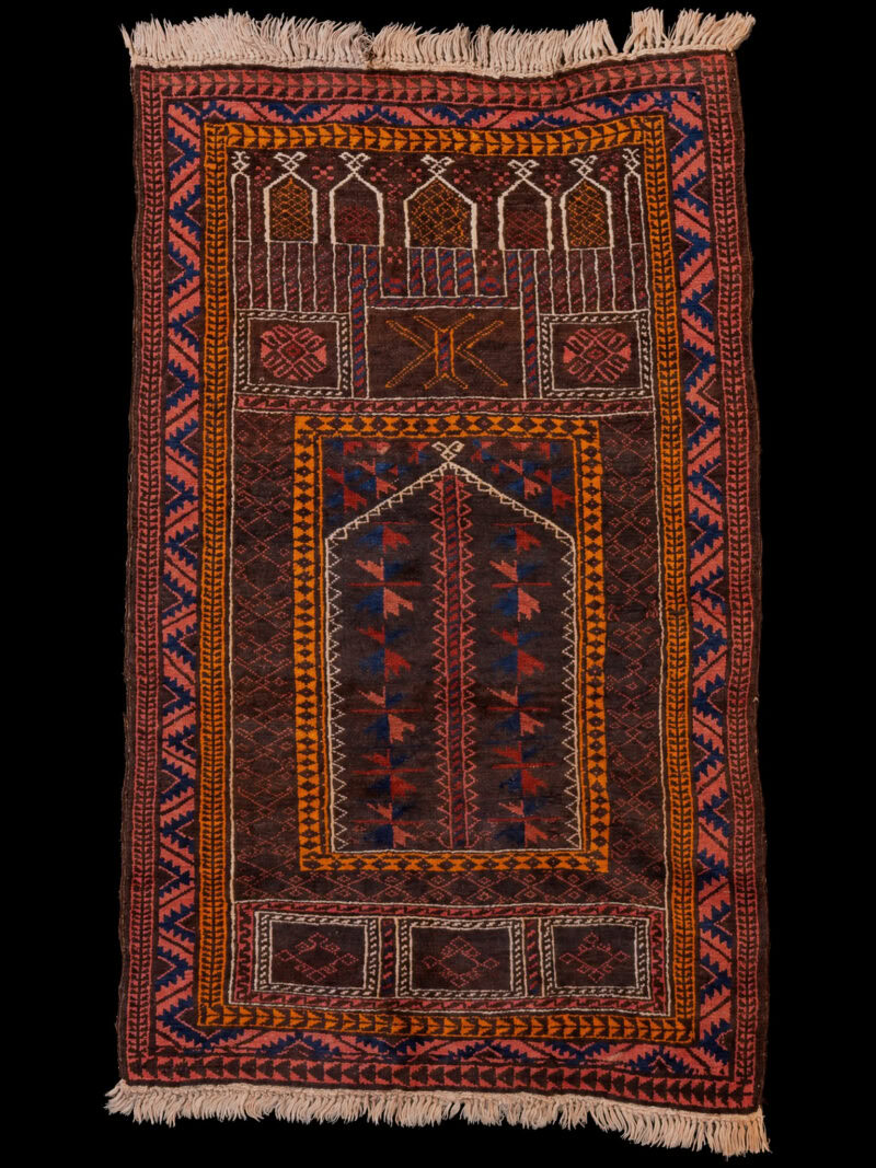 Maanläheinen käsinsolmittu Balutsi-villamatto, 136 × 87 cm