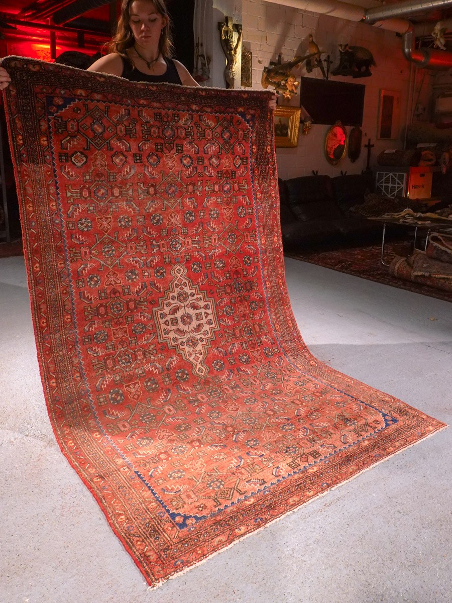 Punainen käsinsolmittu Hamadan-villamatto, 219 × 133 cm