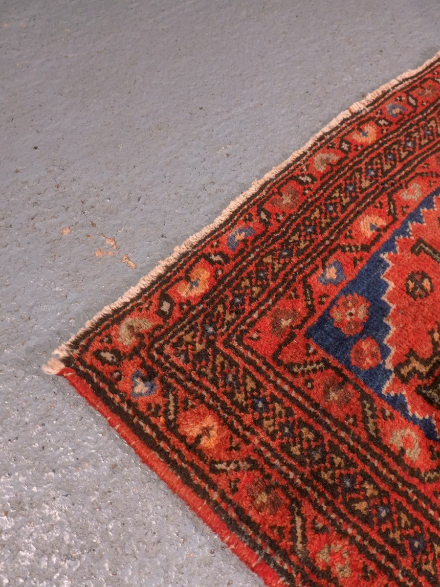 Punainen käsinsolmittu Hamadan-villamatto, 219 × 133 cm