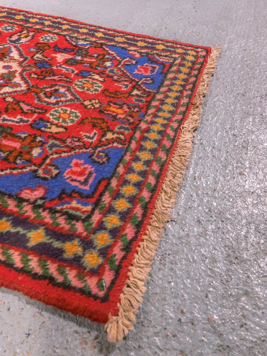 Punainen käsinsolmittu Hamadan-villamatto, 84 × 60 cm