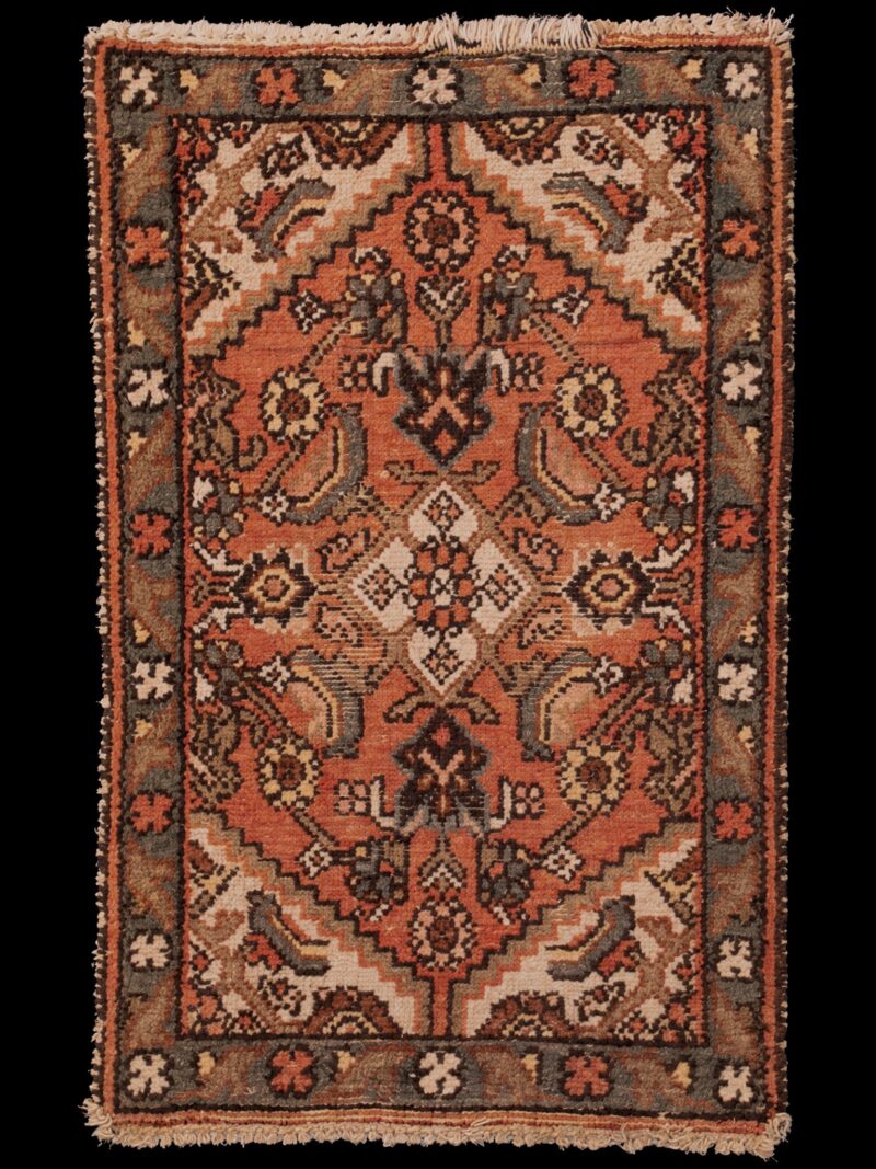 Maanläheinen käsinsolmittu Hamadan-villamatto, 85 × 56 cm