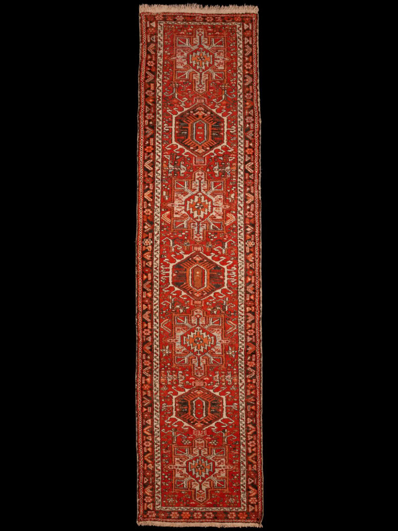 Punainen käsinsolmittu Heriz-villamatto, 334 × 84 cm