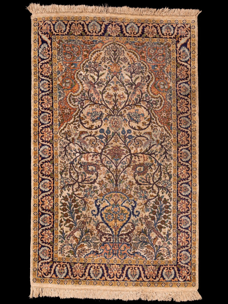 Vaalea käsinsolmittu Kashmir-silkkimatto, 162 × 93 cm