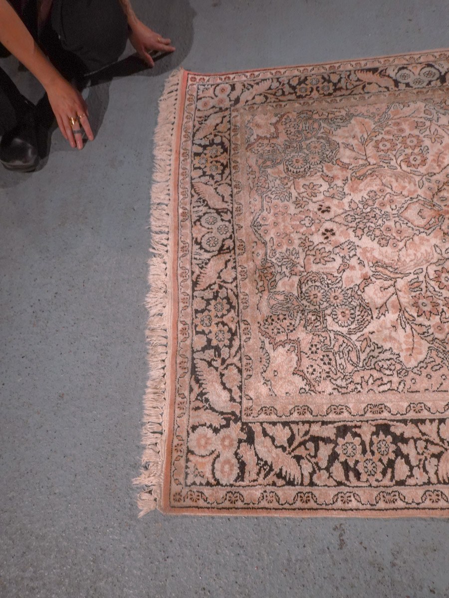 Vaalea käsinsolmittu Kashmir-silkkimatto, 200 × 118 cm