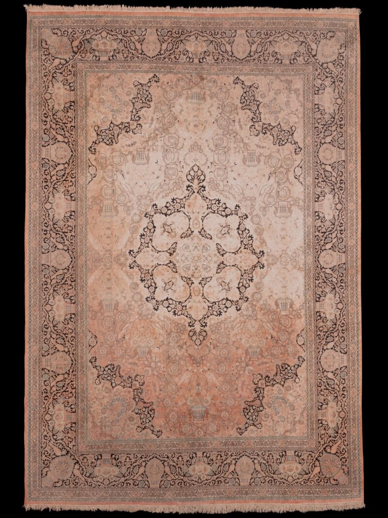 Vaalea käsinsolmittu Kashmir-silkkimatto, 440 × 325 cm