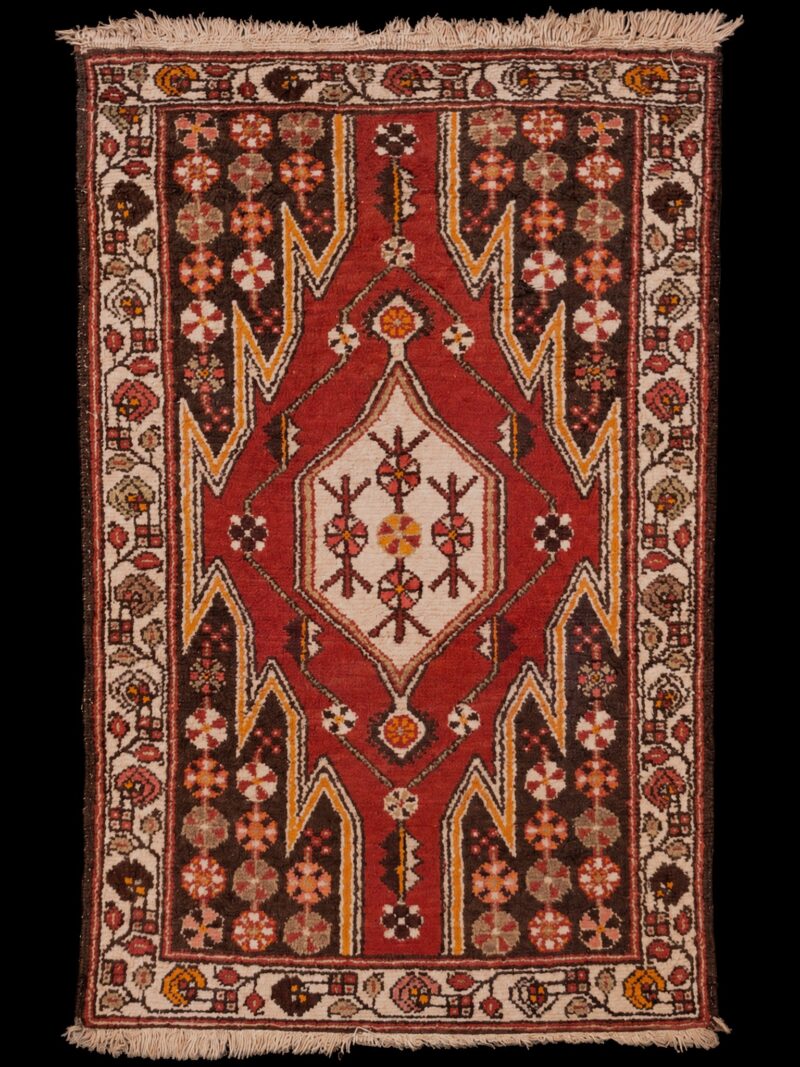 Punainen käsinsolmittu Mazleghan-villamatto, 128 × 81 cm