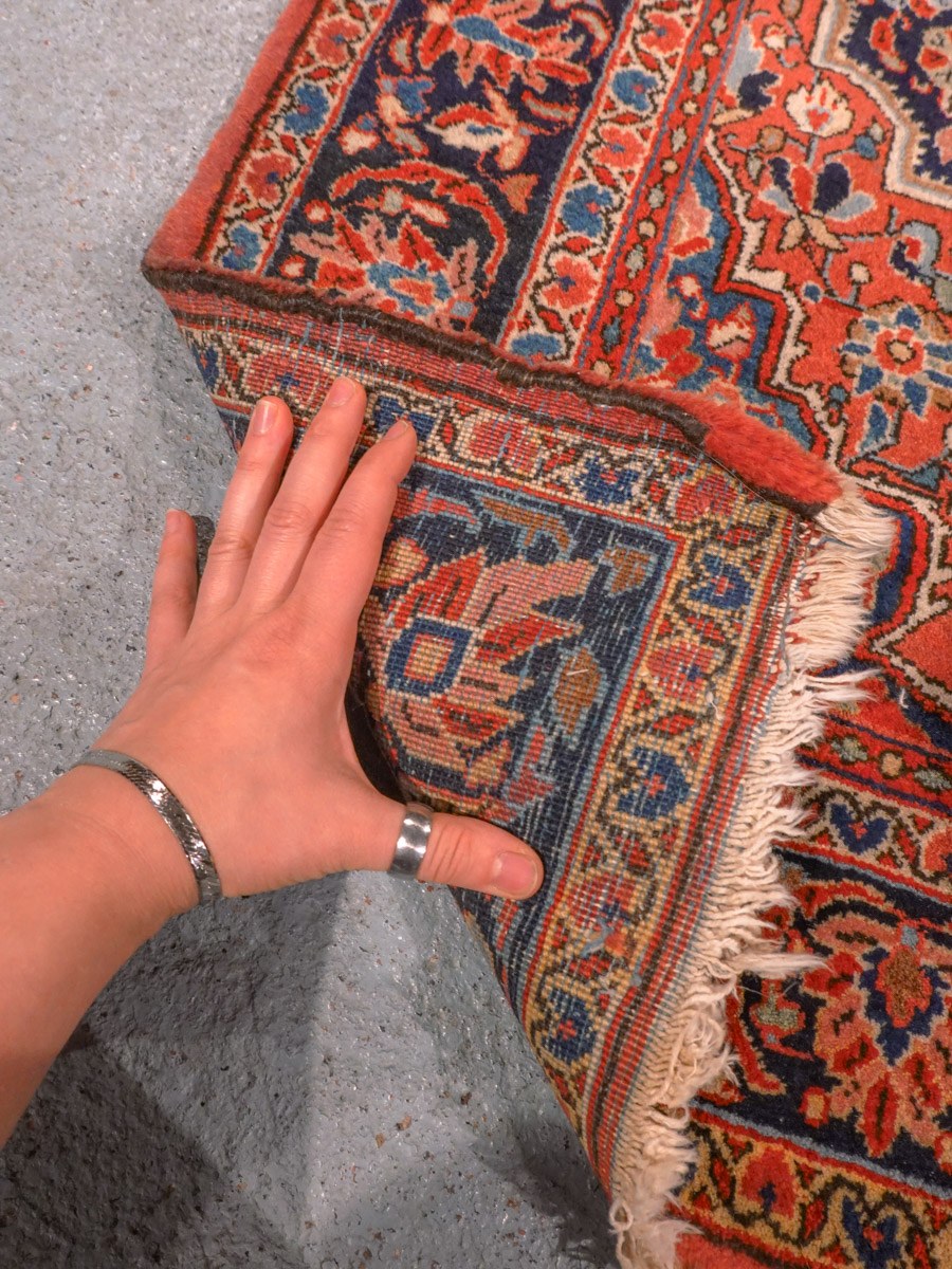 Punainen käsinsolmittu Sarouk-villamatto, 218 × 132 cm