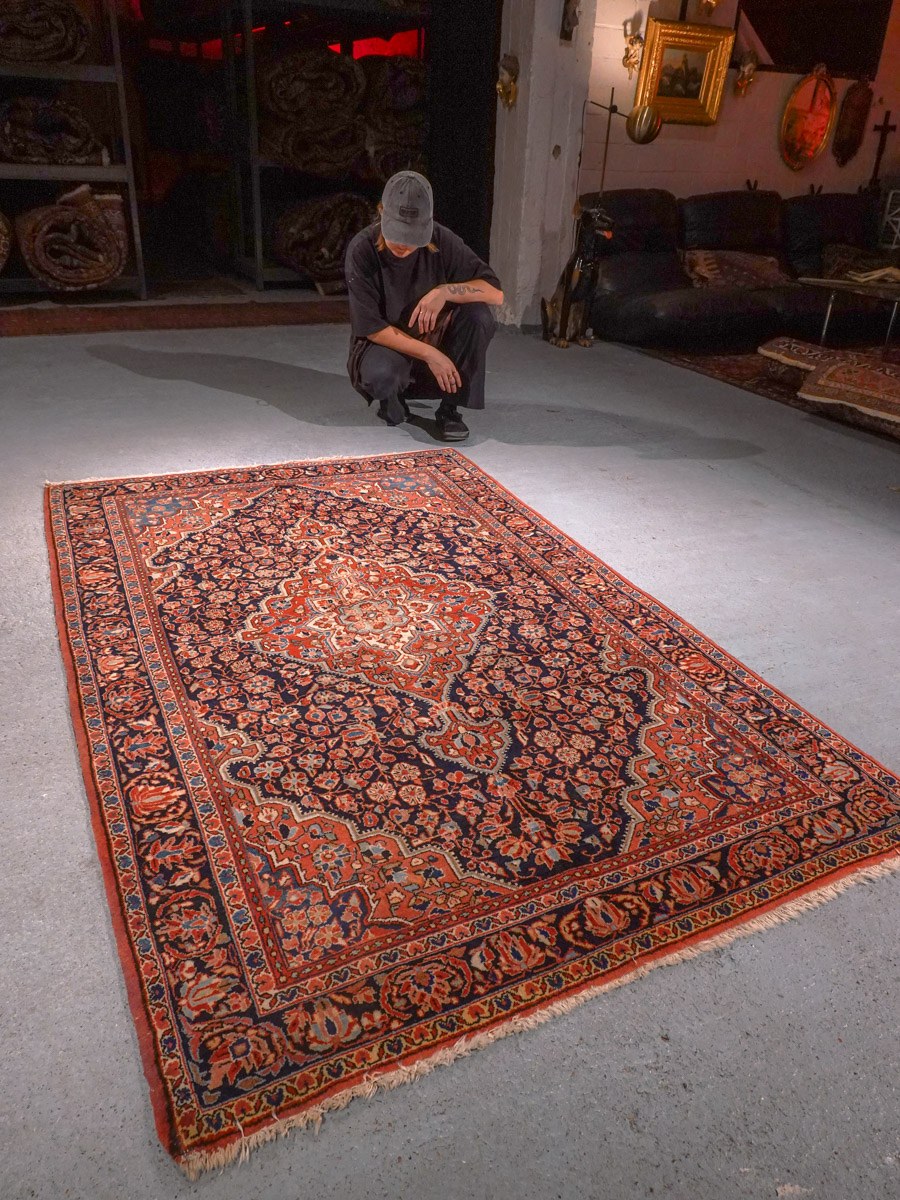 Punainen käsinsolmittu Sarouk-villamatto, 218 × 132 cm