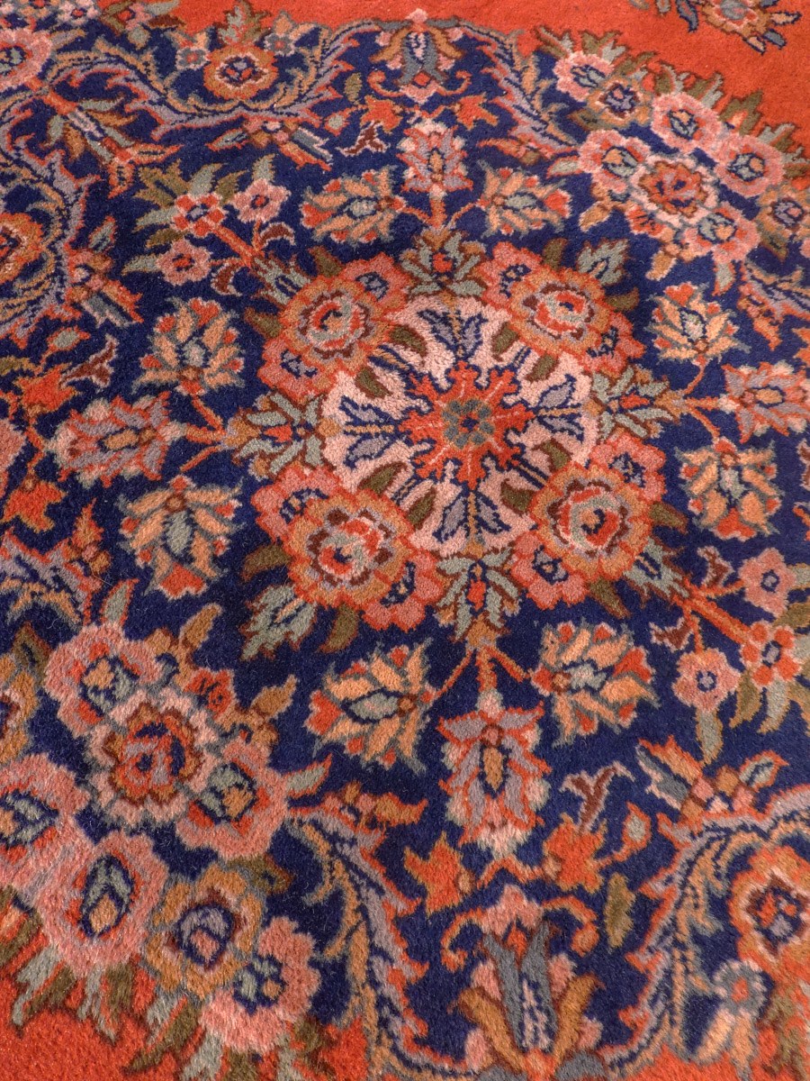 Punainen käsinsolmittu Sarouk-villamatto, 259 × 244 cm