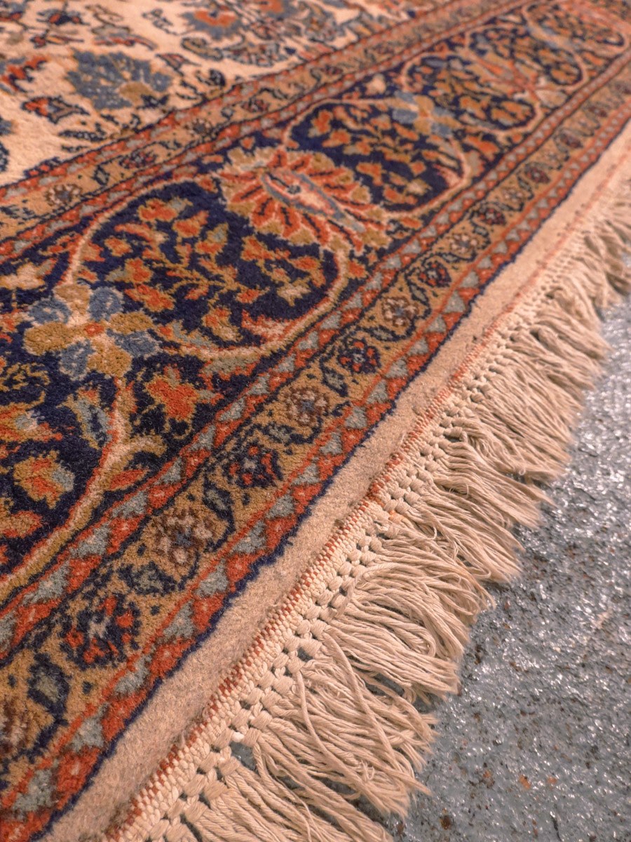 Vaalea käsinsolmittu Tabriz-villamatto, 332 × 212 cm